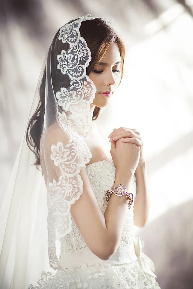 Bride holding bouquet